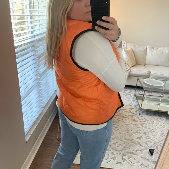 Forever 21 Men’s Sherpa reversible Vest - Picture 6 of 10